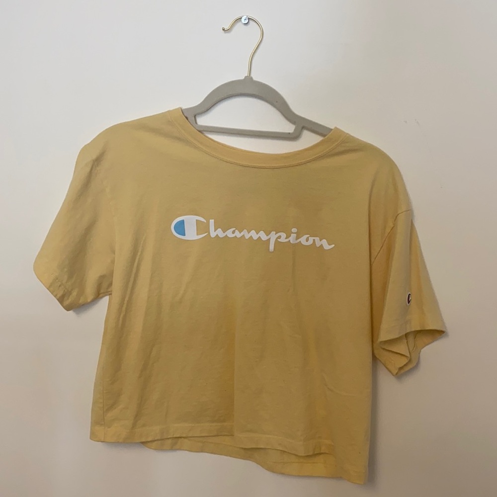 cropped light yellow tshirt from champion!
